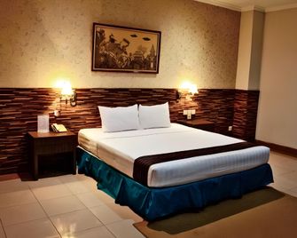 Zamrud Hotel & Convention - Cirebon - Quarto