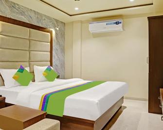Treebo Trend Risha - Chandrapur - Bedroom