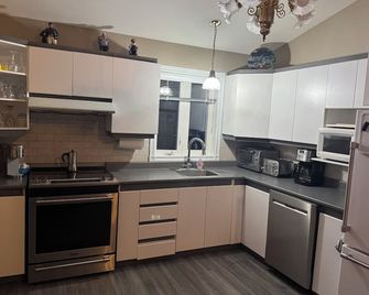 Boudreault Bay Chalet - Альма - Кухня