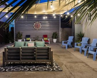 Modern 4br Close To Universal + Great Bbq Area! - Van Nuys - Patio