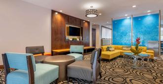 Comfort Suites Fort Lauderdale Airport South & Cruise Port - Dania Beach - Wohnzimmer