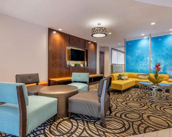 Comfort Suites Fort Lauderdale Airport South & Cruise Port - Dania Beach - Wohnzimmer