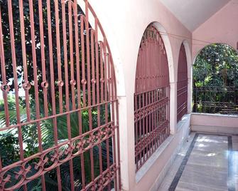 Hibiscus Chandannagar, A home for all. - Bāruipur - Balcony