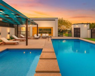 Cozy House! Safe and Family Zone, 5 min. Airport and Consulate. - Hermosillo - Pool