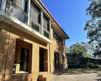 Cosy holiday entire unit 1 - Caloundra - Building