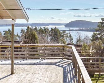 Nice Home In Uddevalla With Wifi - Uddevalla - Varanda