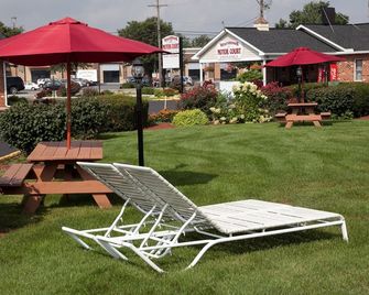 Weathervane Motor Court - רונקס - פטיו