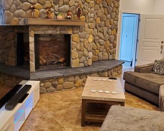 Casa Del Lago Camping, Jetski docks, Personal dock - Moses Lake - Living room