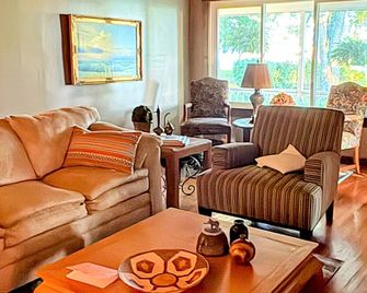 Home away from Home in the Twin Lakes Area! Relax on the Front Porch Swing! - Gassville - Obývací pokoj