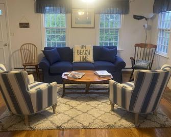 Beautiful 5 Bedroom Dog Friendly Home In Tom Nevers - Nantucket - Living room