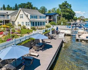 Waterfront 2-bedroom condo on Lake Winnisquam, in quaint Tilton. - Tilton