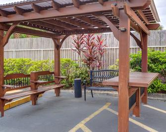 Comfort Inn St Petersburg North - St. Petersburg - Patio
