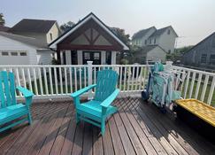 Charming beach house blocks from the beach & downtown Lewes -must see! - 루이스 - 발코니
