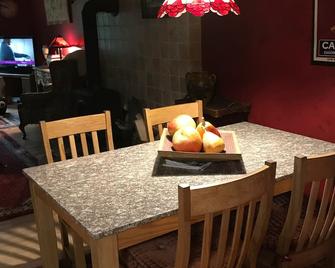 The Seasons at Attitash , 2 Bedrm, 2 Full brBaths - Hart's Location - Comedor