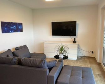 Ruhig gelegene EG-Neubauwohnung mit Garten, Terrasse, Insektenschutz, Einbauküche für max 7 Personen - Südlohn - Huiskamer