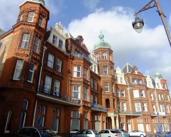 Hotel De Paris - Cromer - Buiten zicht