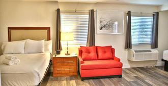 Travelodge by Wyndham Crescent City - Crescent City - Bedroom