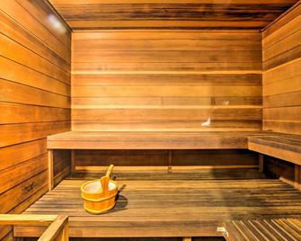 Oceanfront Oregon Retreat - Pool, Sauna & Patio! - Lincoln Beach - Spa