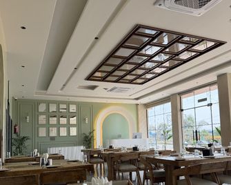 Hotel Suraj Heritage - Sīkar - Restaurant