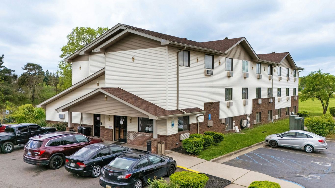 Super Inn By OYO Lansing MI