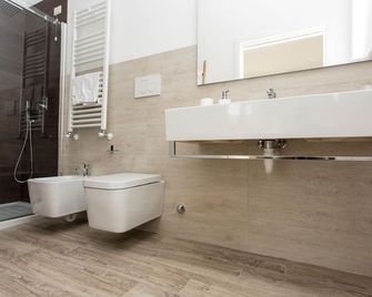 Residence Le Vie Del Centro - Matera - Bathroom