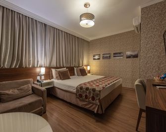 Class Hotel Pouso Alegre - Pouso Alegre - Habitación