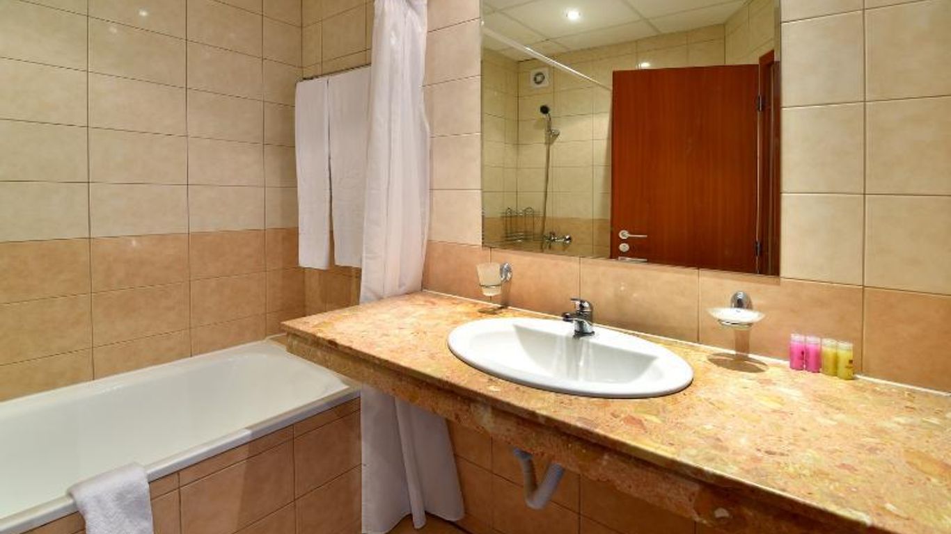 Mimosa Sunshine Hotel Cooee