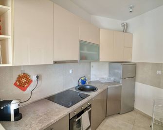 Beautiful New Apartment with Sea View - Bečići - Küche