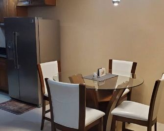 Luxury 3 Bedroom 3.5 Bathroom Suite. Close too beaches & local attractions. - Montego Bay - Salle à manger