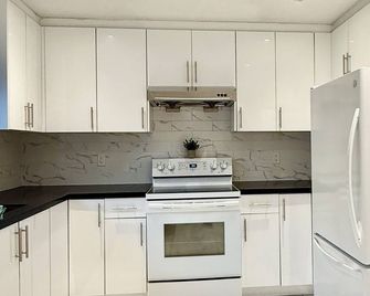 Central, Cozy Spacious 3 Br Private Suite• Ev Charging• Near Transit - Vancouver - Cocina