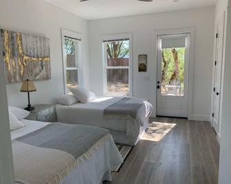 Cozy Wine Country Rental Close to Downtown Hopland - Hopland - Bedroom
