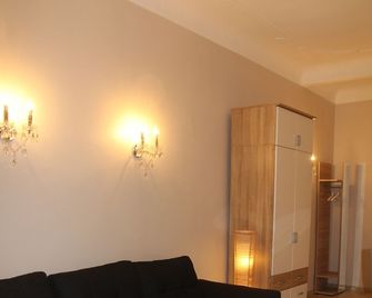 Stars Berlin Apartments Essener Straße - Berlin - Living room