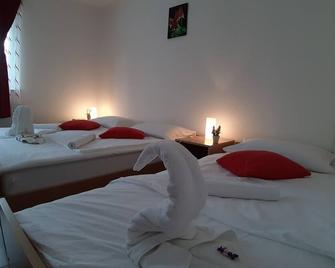 Charming 2-bedroom apartment 1 with WiFi, AC in amazing Plitvice Lakes - Grabovac - Habitación