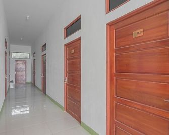 RedDoorz Near Rs Harapan Bersama - Singkawang - Pasillo