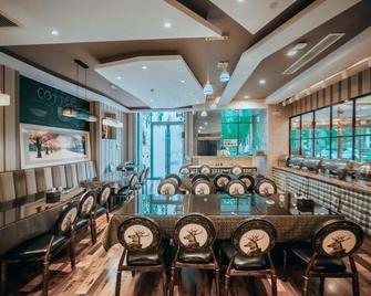 Boyaa Holiday Hotel (Hohhot Changlegong) - Hohhot - Bar