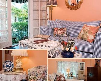 Chelsea Garden Inn - Calistoga - Living room