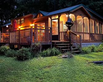 Peace And Quiet Of Country Living Yet Close To Modern Convenience. - Scottsville - Edificio