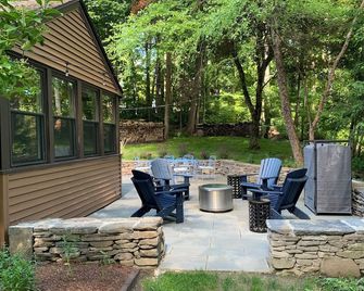 Wooded Berkshire Cottage - Minutes from Lenox Village - A Year-Round Retreat! - Lenox - Patio