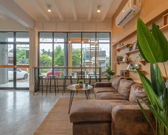 Bedgasm Hotel X Cafe Nimman - Chiang Mai - Living room