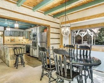 West Shore Dream House In Homewood W/ Hot Tub, Dog Friendly - Homewood - Dining room