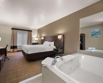 Comfort Inn & Suites - Fenton - Bedroom