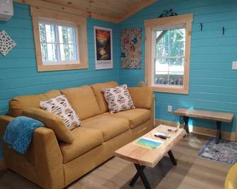 ADK Getaway 'The Beech House'-New 1 Bedroom Cottage 1 mile from Adirondack Park - Malone - Living room