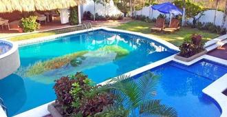 瓦圖爾科加拿大風格渡假酒店 - 華土哥 - La Crucecita - 游泳池