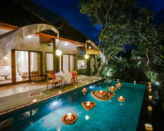 Purana Suite Ubud - Ubud - Pool