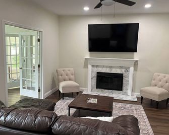 Saratoga Country Club at home - Gansevoort - Sala de estar