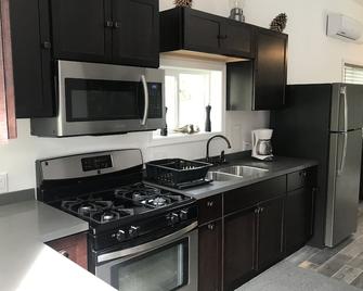 Guest House - Daily Rate - Los Angeles - Kitchen