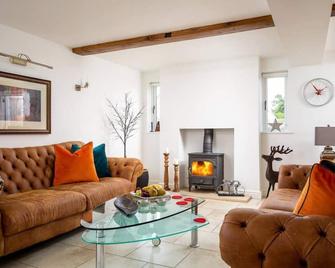 Cotswold Barn Conversion with Private Hot Tub - Pershore - Living room