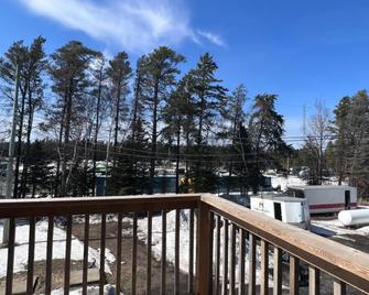 Hwy 17 Hotel - Wawa - Balkon