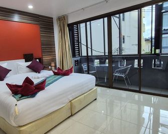 Patong Max Value Hotel - Patong - Quarto