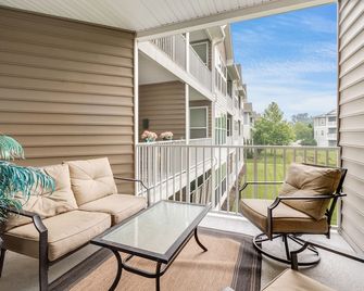 Modern Condo Under 15 Minutes to Lewes Beach With Pool & Pool Table - Lewes - Balcony